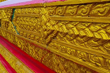 Mimari ve kiliseler Tayland desenleriyle süslenmiş..