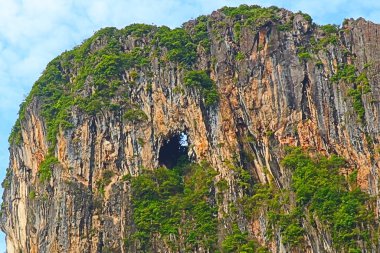 Güzel dağlar, güzel ağaçlar, güney Tayland 'da yeşillik..