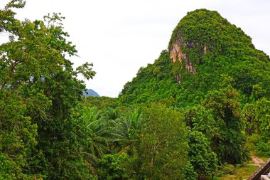 Güzel bir dağ, güney Tayland 'da bir dönüm noktası.