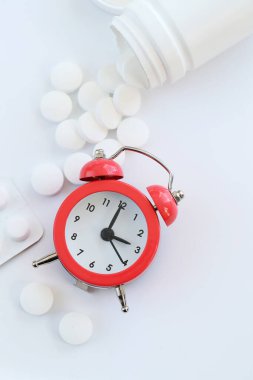 Eczacılık. Uyuşturucular masada.