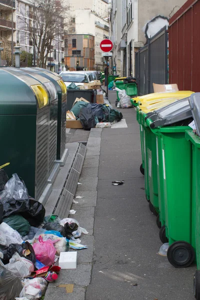 Las Aceras Sucias París Cargadas Contenedores Reciclaje Papeleras Muchos Montones — Foto de Stock