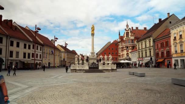 Hlavní Náměstí Mariboru Radnice Pomník Moru Hlavním Náměstí Mariboru Slovinsko — Stock video