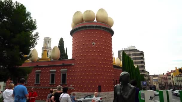 西班牙Figueres的Salvador Dali博物馆 位于菲格雷斯的达利剧院博物馆加泰罗尼亚Figueres的超现实主义画家Salvador Dali博物馆 — 图库视频影像
