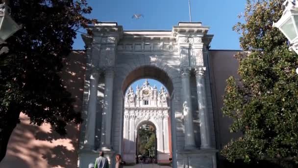 伊斯坦布尔的Dolmabahce宫 位于伊斯坦布尔博斯普鲁斯海峡欧洲一侧的奥斯曼苏丹宫 Besiktas土耳其国家博物馆 — 图库视频影像