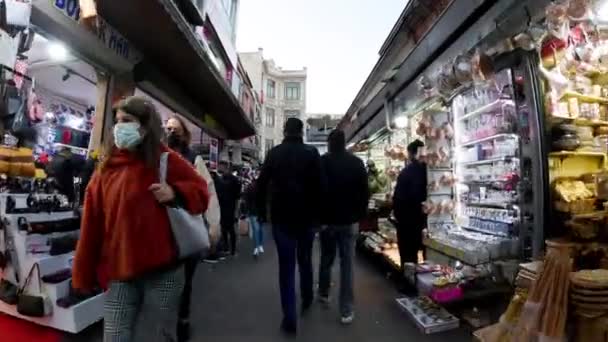 Stor Marknad Istanbul Med Kläder Klädförsäljare Handlar Marknad Istanbul Storbasaren — Stockvideo