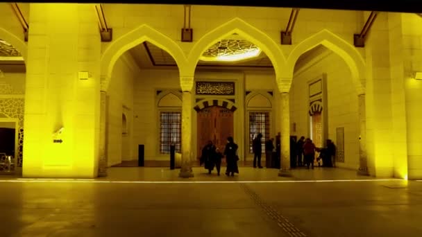伊斯坦布尔Camlca清真寺的夜景 伊斯坦布尔最大的清真寺庞大的文化和宗教穆斯林建筑群 — 图库视频影像