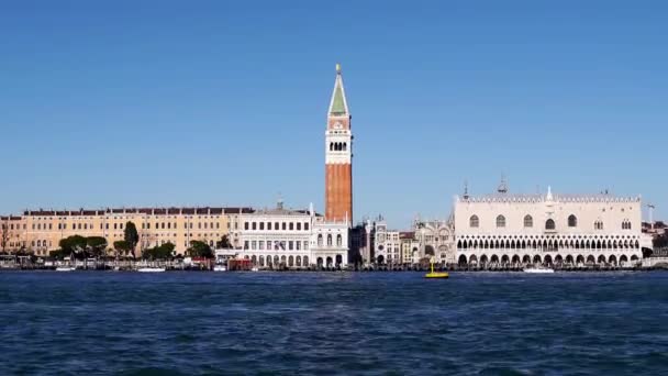 Panoramic View Venice Sailing Boat Palace Doges Venice View Sea — Vídeo de Stock