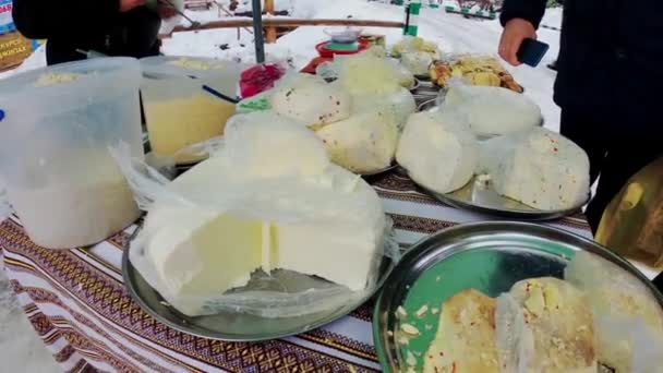 Traditional Cheese Local Residents Mountains Ukraine Sell Home Made Cheeses — Stok video