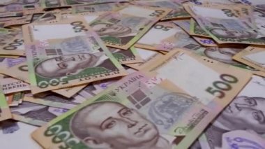 Ukrayna para birimi. 500 Hryvnia 'nın mezhebi. Büyük para. Ukrayna Merkez Bankası. Para birimi. Bir sürü Ukrayna parası. 500 hryvnia
