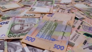 Ukrayna para birimi. 500 Hryvnia 'nın mezhebi. Büyük para. Ukrayna Merkez Bankası. Para birimi. Bir sürü Ukrayna parası. 500 hryvnia