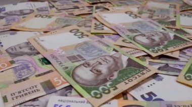 Ukrayna para birimi. 500 Hryvnia 'nın mezhebi. Büyük para. Ukrayna Merkez Bankası. Para birimi. Bir sürü Ukrayna parası. 500 hryvnia