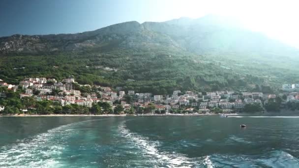 브렐라 크로아티아의 마을에서 아드리아 항구에있는 부두에서 크로아티아 아드리아 크루즈 크로아티아의 — 비디오
