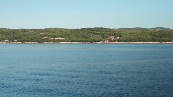 乘船前往克罗地亚附近的帕克林群岛 克罗地亚群岛 人们在克罗地亚亚得里亚海的一艘船上航行 — 图库视频影像