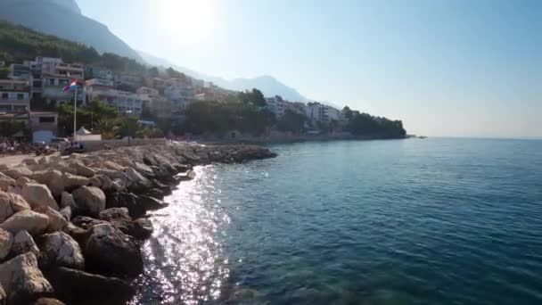 Miejscowość Wypoczynkowa Brela Wybrzeżu Adriatyku Chorwacji Riwierze Makarskiej Piękne Domy — Wideo stockowe