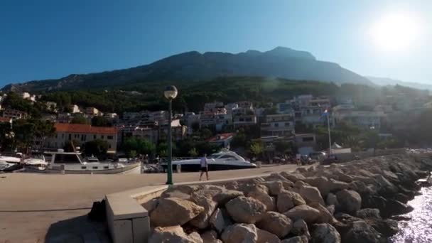 Mooie Jachten Pier Haven Van Adriatische Zee Het Dorp Brela — Stockvideo