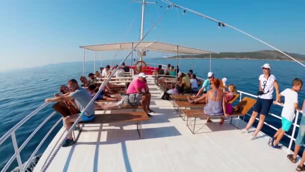 Menschen Segeln Auf Einem Boot Der Kroatischen Adria Bootsausflüge Den — Stockvideo