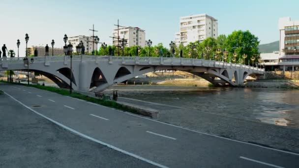Ponte Das Artes Uma Ponte Pedonal Sobre Rio Vardar Centro — Vídeo de Stock