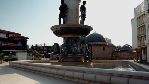 Philip Platz Skopje Großer Brunnen Mit Einer Statue Philipps Von — Stockvideo