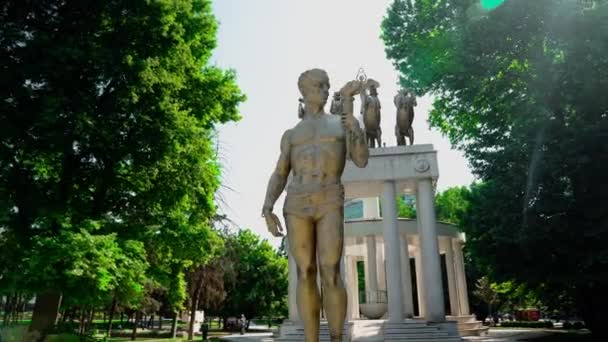 Woman Freedom Fighter Park Skopje Skulpturer Skopje Skopje Norra Makedonien — Stockvideo