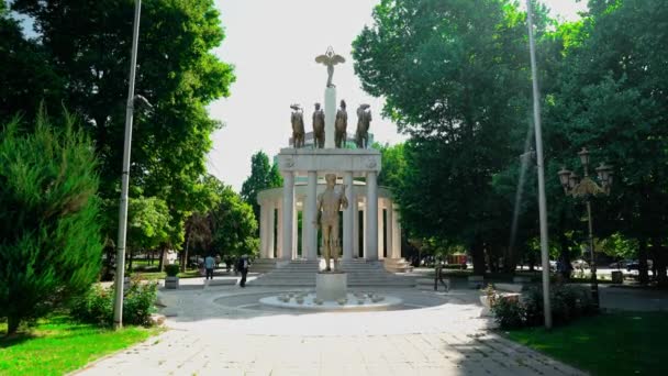 Πάρκο Μαχητών Ελευθερίας Γυναικών Στα Σκόπια Γλυπτά Στα Σκόπια Σκόπια — Αρχείο Βίντεο