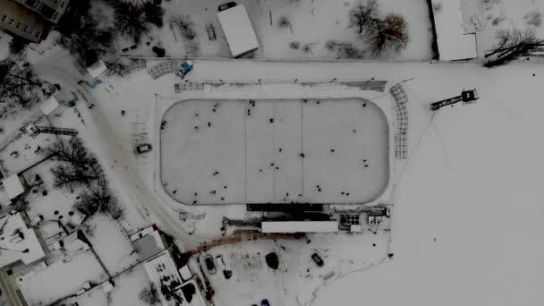 Nsanların Buz Pateni Yaptığı Kış Paten Pistinin Insansız Hava Aracı — Stok video