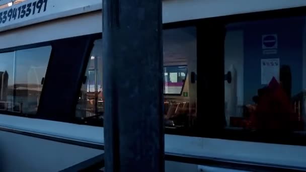 Egy Hajó Belseje Ami Embereket Szállít Adriai Tengeren Olaszországban Felszállni — Stock videók