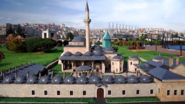 İstanbul 'daki Miniatürk Parkı. İstanbul, Miniaturk Park 'taki Mevlana Müzesi. Miniatürk Park, İstanbul, Türkiye 'deki Mevlana Müzesi' nin minyatür modeli.