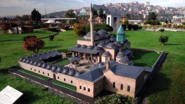 İstanbul 'daki Miniatürk Parkı. İstanbul, Miniaturk Park 'taki Mevlana Müzesi. Miniatürk Park, İstanbul, Türkiye 'deki Mevlana Müzesi' nin minyatür modeli.