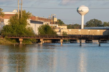 Winnebago Gölü üzerindeki Tranquil Köprüsü, Wisconsin, ABD