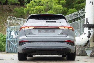 Hong Kong, Çin 19 Temmuz 2023: Audi Q4 e-tron SUV 2023 Test sürüşü 19 Temmuz 2023, Hong Kong.