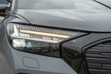 Hong Kong, Çin 19 Temmuz 2023: Audi Q4 e-tron SUV 2023 Test sürüşü 19 Temmuz 2023, Hong Kong.
