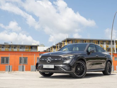 Hong Kong, Çin 16 Ağustos 2023 Mercedes-Benz GLC SUV 2023 Test sürüşü Günü 16 Ağustos 2023, Hong Kong.