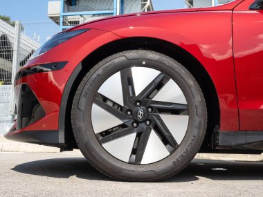 Hong Kong, Çin 18 Eylül 2023: Hyundai IONIQ 6 2023 Wheel Sept 18, 2023, Hong Kong.