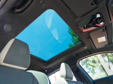Hong Kong, Çin 28 Haziran 2024: BMW iX2 EV 2024 Sunroof 28 Haziran 2024, Hong Kong.
