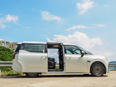 Hong Kong, Çin 26 Ağustos 2024: Zeekr 009 EV MPV Test Sürüşü Günü 26 Ağustos 2024, Hong Kong.