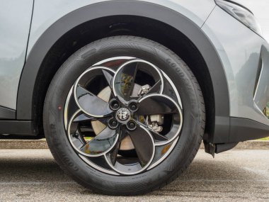 Hong Kong, Çin 1 Nisan 2025 Alfa Romeo Junior EV SUV 1 Nisan 2025, Hong Kong.