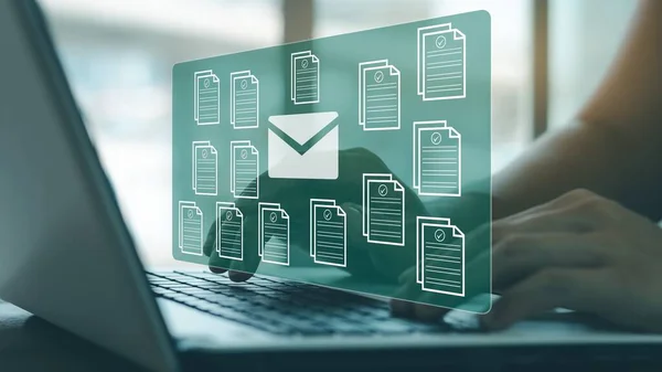 Mail Marketing Datacenter Internet Reclame Documenten Digitaal Verzenden Mail Laptop — Stockfoto