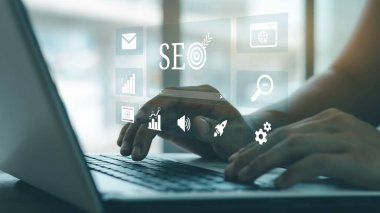 İş adamları SEO araçları kullanır, çevrimiçi potansiyeli açığa çıkarırlar. Görüş mesafesini arttırmak, organik trafiği çekmek ve stratejik optimizasyon teknikleriyle arama motoru sıralamasına hakim olmak. dijital pazarlama