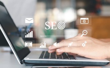 İş adamları SEO araçları kullanır, çevrimiçi potansiyeli açığa çıkarırlar. Görüş mesafesini arttırmak, organik trafiği çekmek ve stratejik optimizasyon teknikleriyle arama motoru sıralamasına hakim olmak. dijital pazarlama