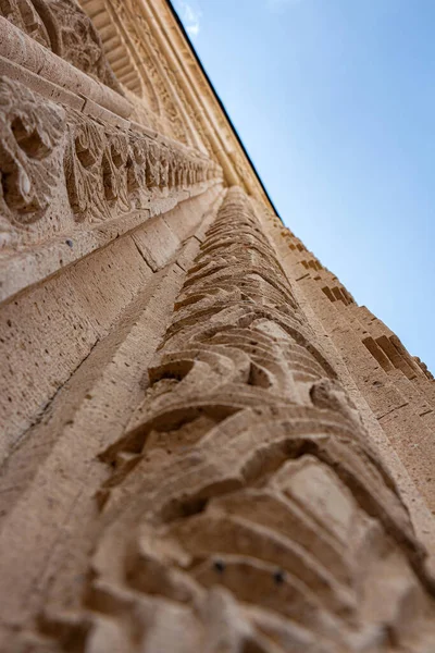 安纳托利亚历史清真寺的石雕细节 — 图库照片
