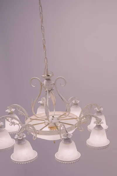 Antika ve güzel asılı lamba