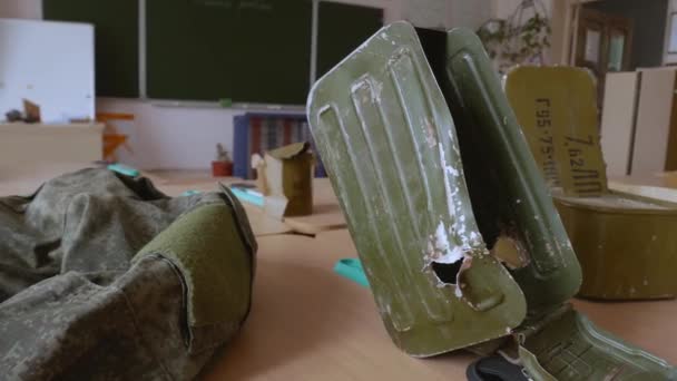 Remnants Russian Occupation Haunting Portrait Liberated Classroom Ukraine High Quality — Stok Video