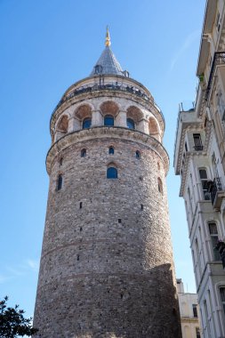Karaköy İskelesi feribotunun Galata Köprüsü 'nün doğusundaki Golden Horn' a inişinin panoramik görüntüsü.