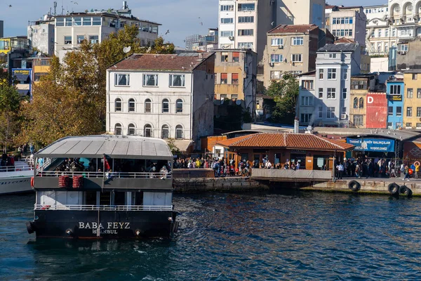 Feribot Terminali Karaköy Turyol Galata Köprüsü Nün Yanında Boğaz Geçmenin — Stok fotoğraf