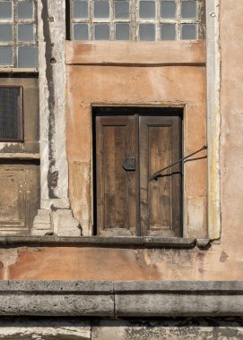 Hagia Sophi 'de eski ahşap kapı kapanmış.