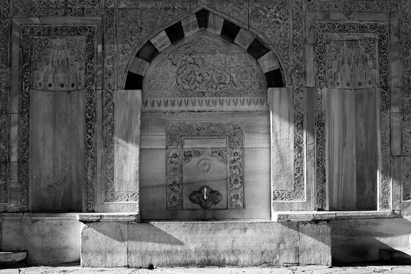 スルタン アーメド3世噴水1728年に建てられたこの大きな噴水は トルコのロココ様式の建物で 華やかなファサードを特徴としています — ストック写真