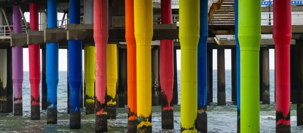 Kolorowe Kolumny Perły Hadze Holandii Nederlands Czarne Wight — Zdjęcie stockowe
