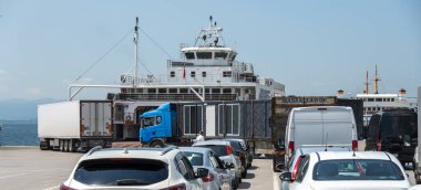 Türkiye 'nin kuzeybatısında, Marmara Denizi üzerinde yat veya feribot.