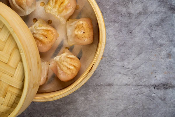 Homemade Dumplings Dim Sum Close Bamboo Steamer Box Table Horizontal — Stock Photo, Image