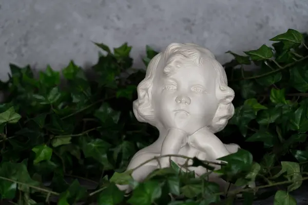 Скульптура Скульптурная Голова Голова Вырезана Белого Камня Девочка Стоковое Фото